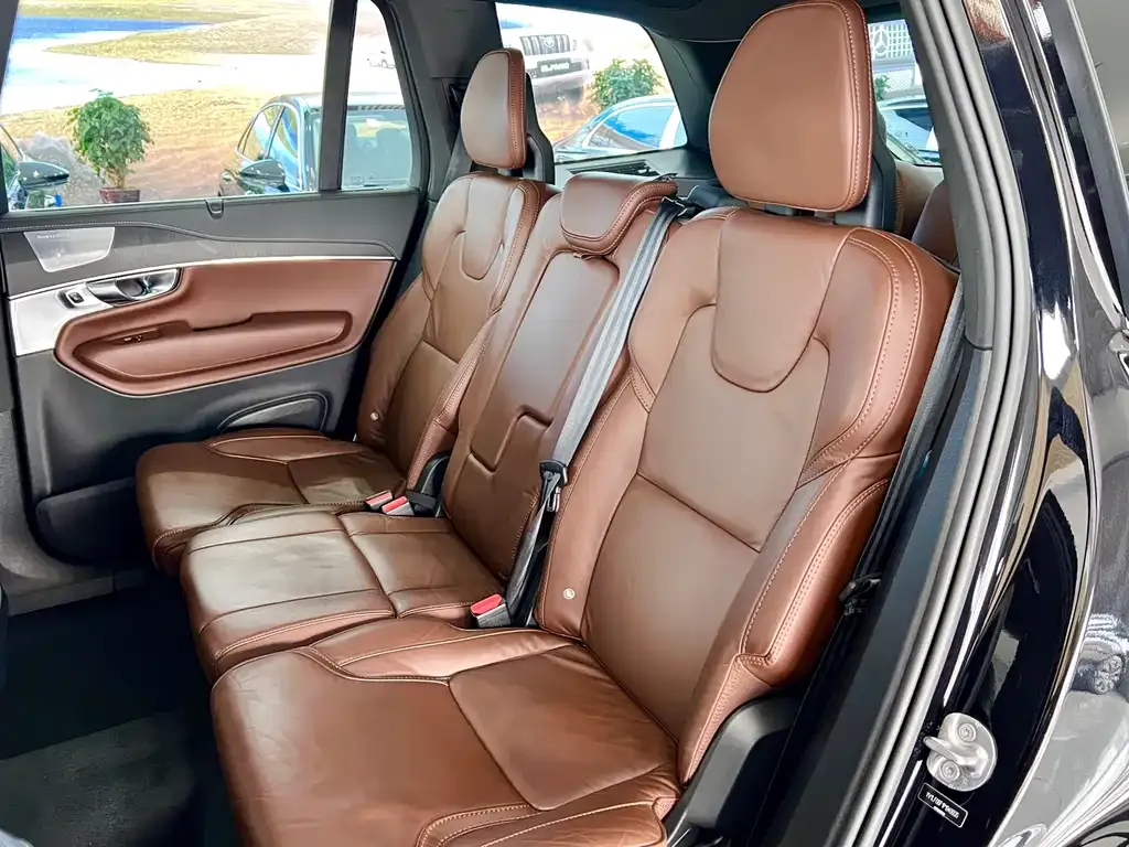 Volvo XC90 — фото 10