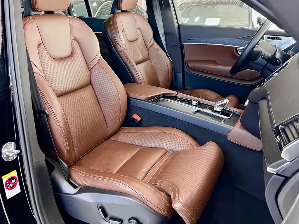 Volvo XC90 — фото 9