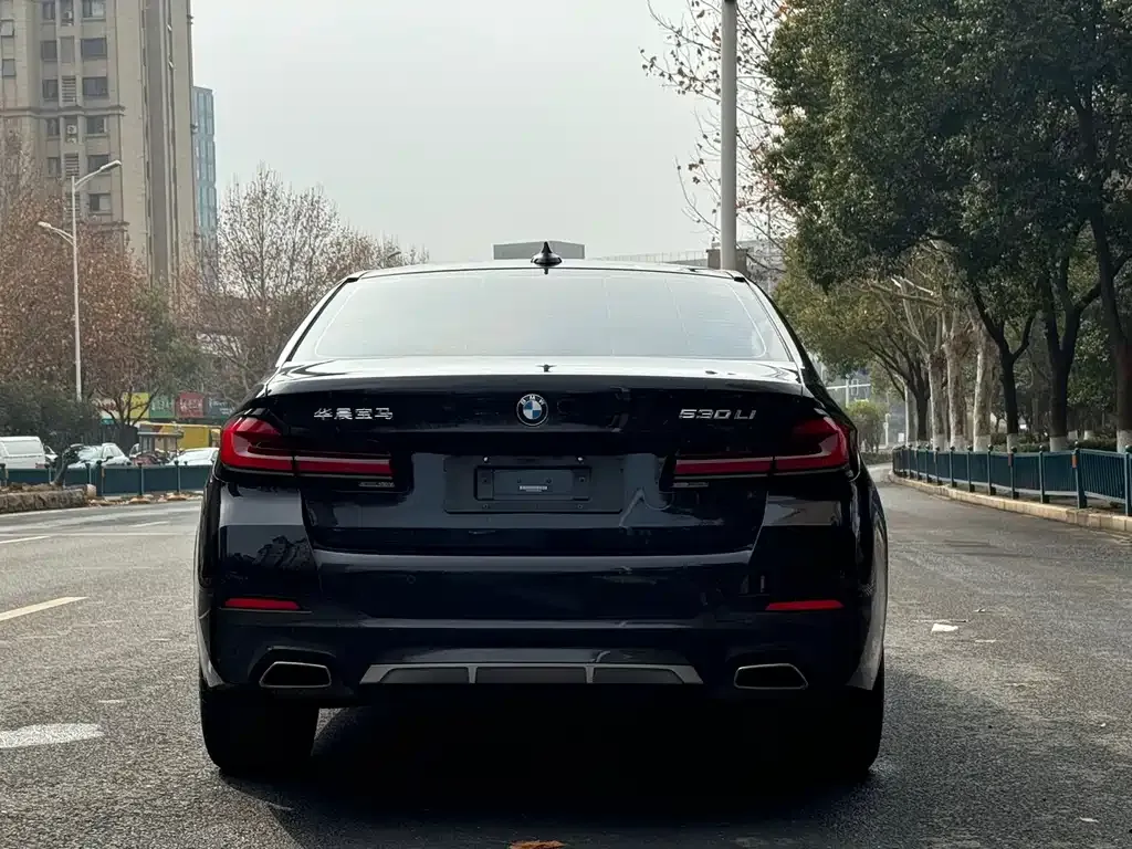 BMW 5 Series — фото 10