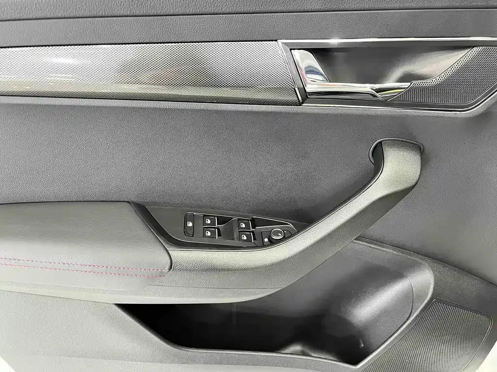 Skoda Karoq — фото 10