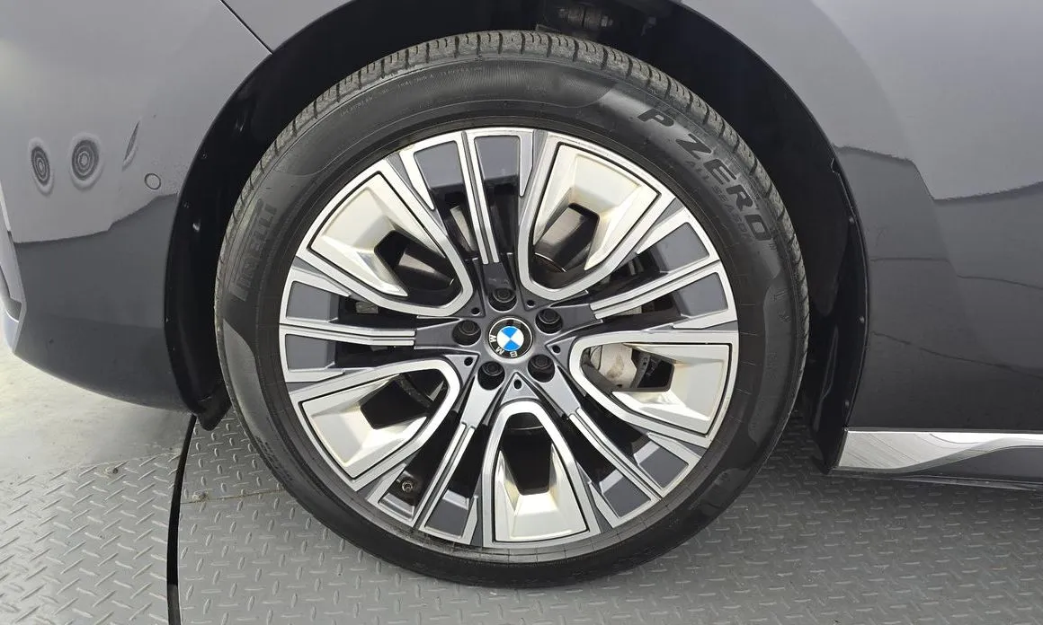 BMW 7-Series 2023 из KR, фото 10