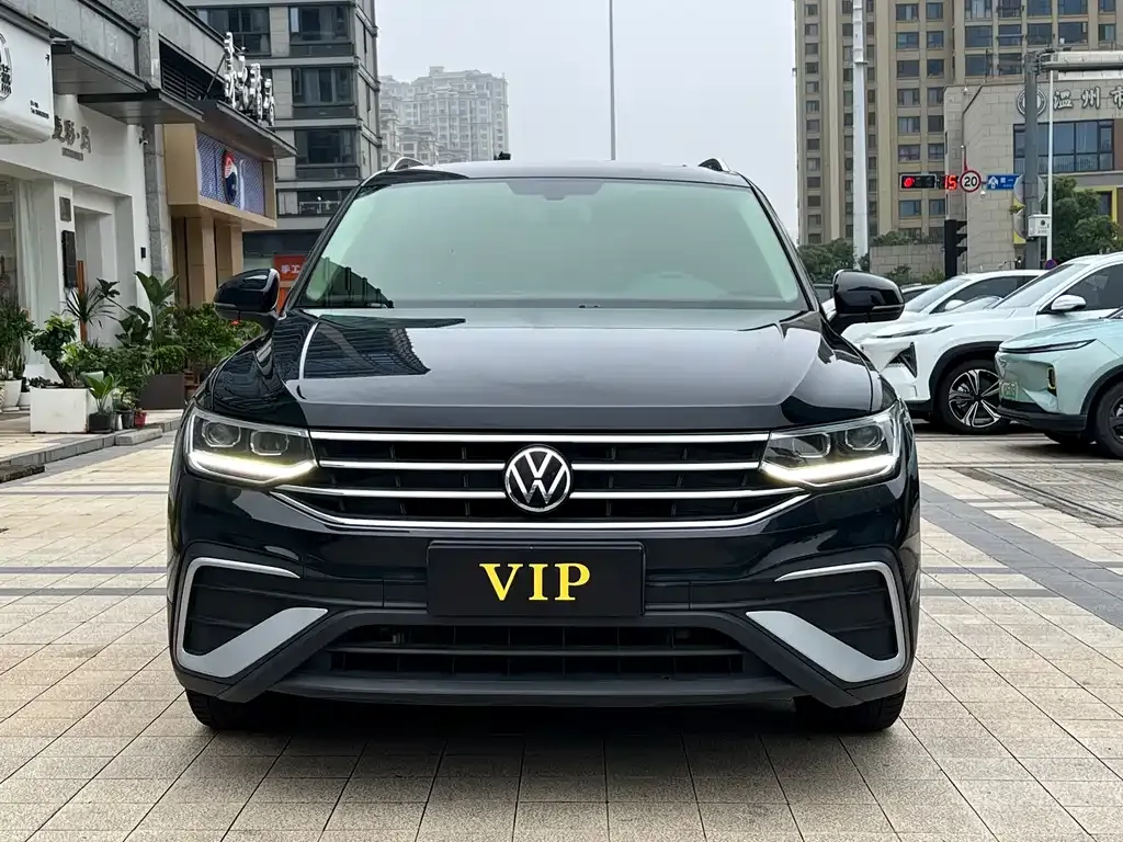 Volkswagen Tiguan L — фото 2
