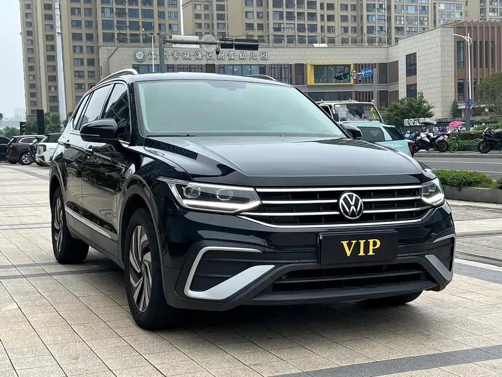 Volkswagen Tiguan L — фото 9