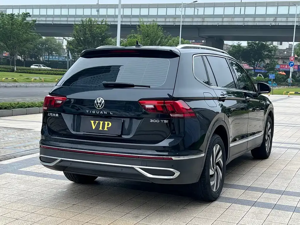 Volkswagen Tiguan L — фото 5