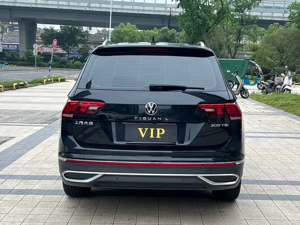 Volkswagen Tiguan L — фото 8
