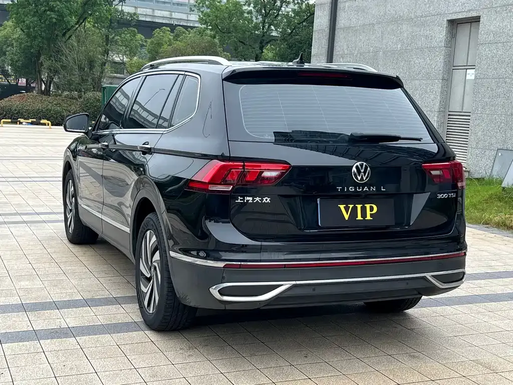 Volkswagen Tiguan L — фото 10