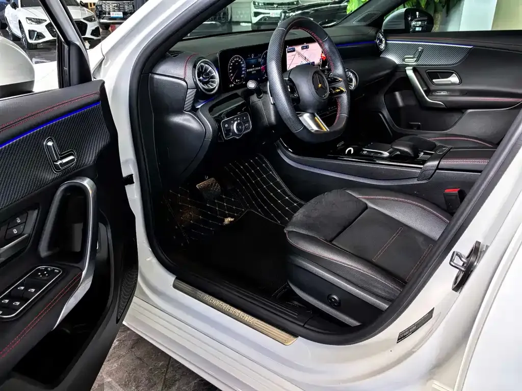 Mercedes-Benz A-Class 2024 из CN, фото 4