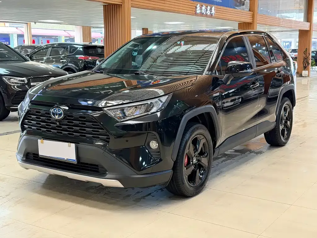 Toyota RAV4 — фото 1