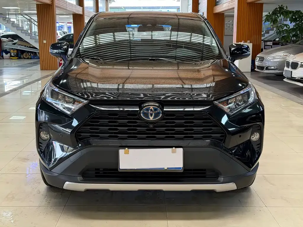 Toyota RAV4 — фото 5