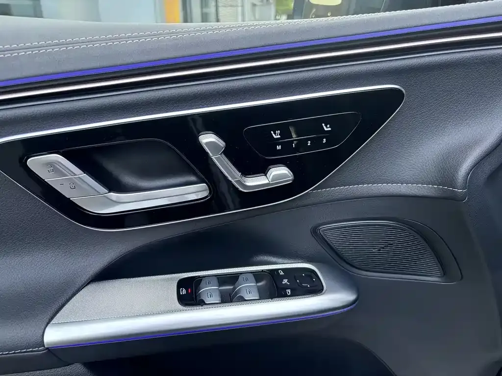 Mercedes-Benz EQE SUV — фото 3