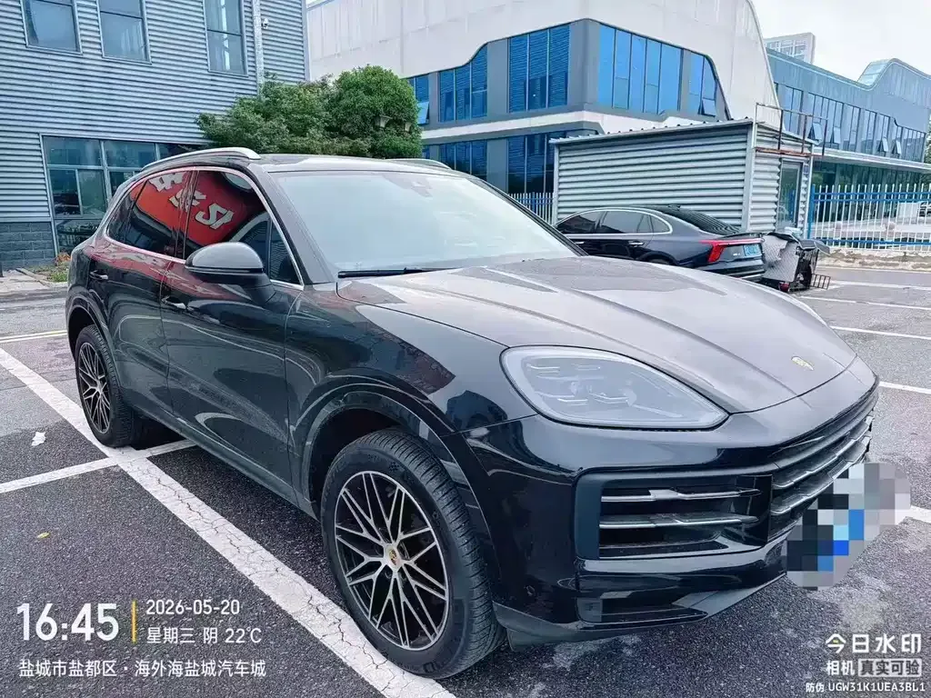 Porsche Cayenne — фото 1