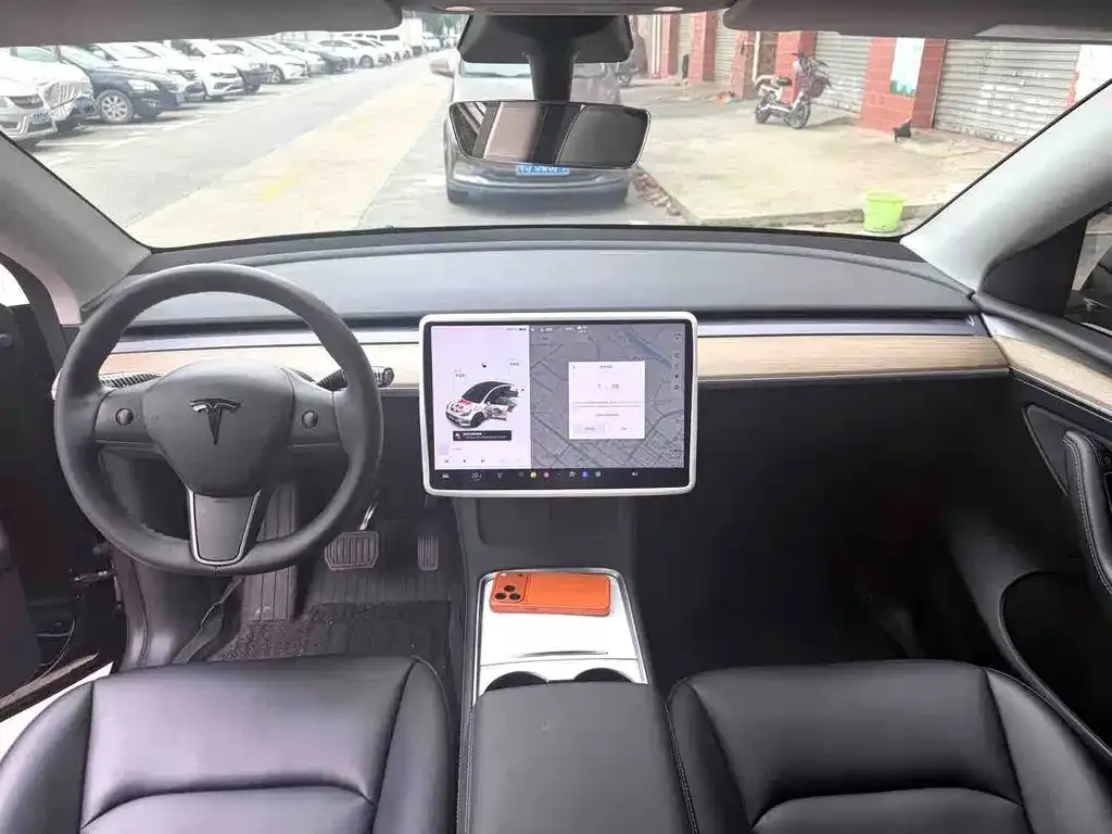 Tesla Model Y — фото 2