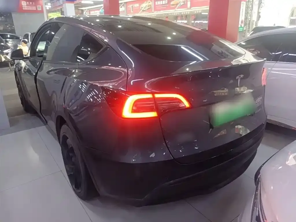 Tesla Model Y — фото 2