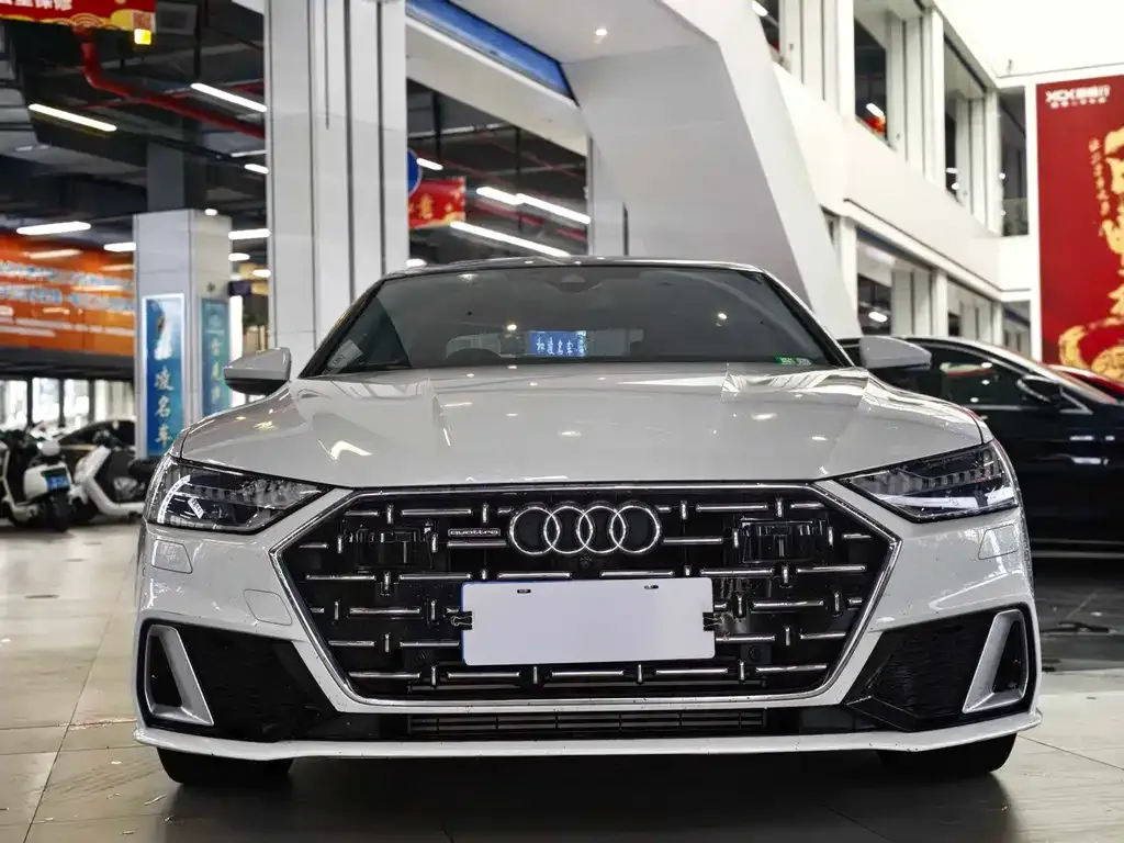 Audi A7L — фото 1
