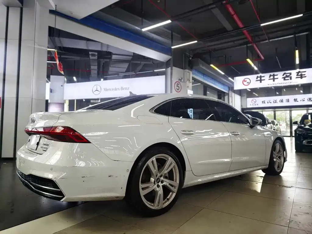 Audi A7L — фото 2