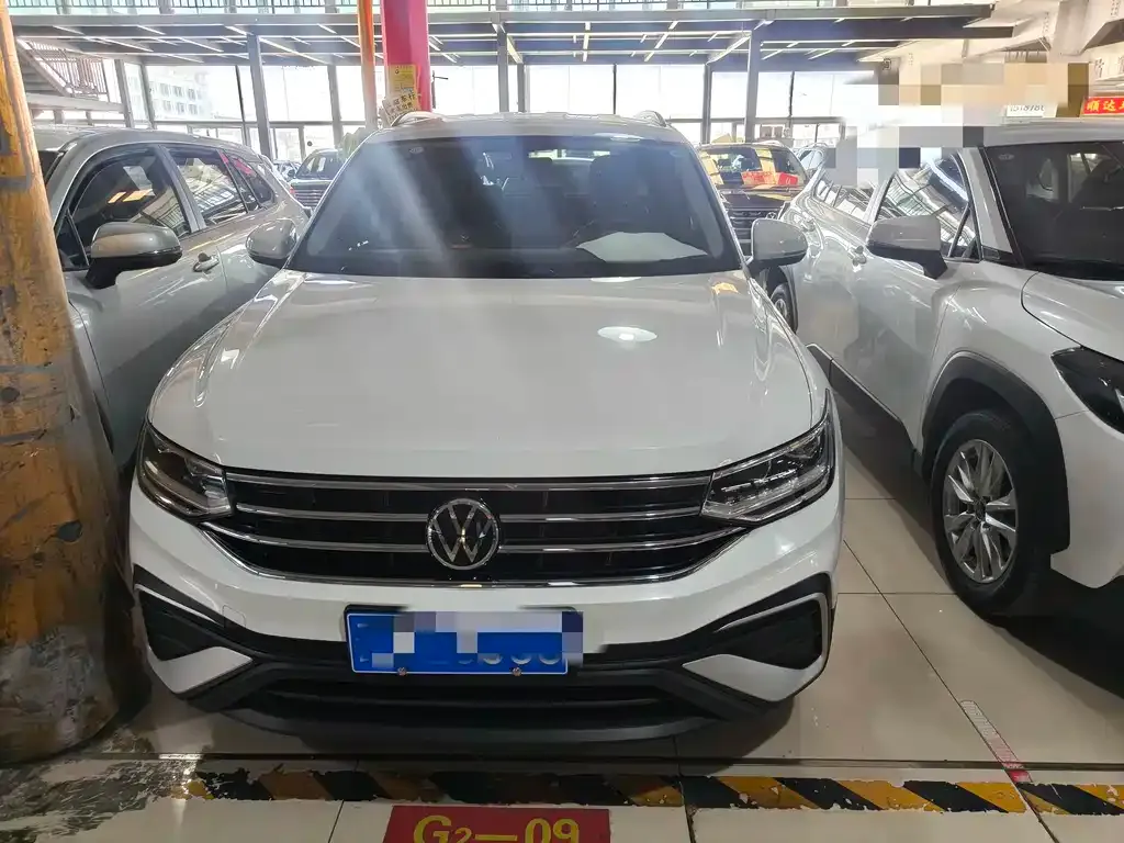 Volkswagen Tiguan L — фото 5