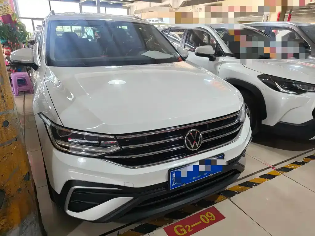 Volkswagen Tiguan L — фото 4