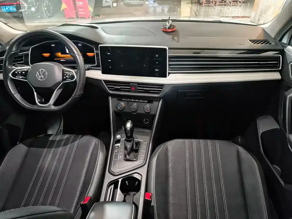 Volkswagen Tiguan L — фото 7