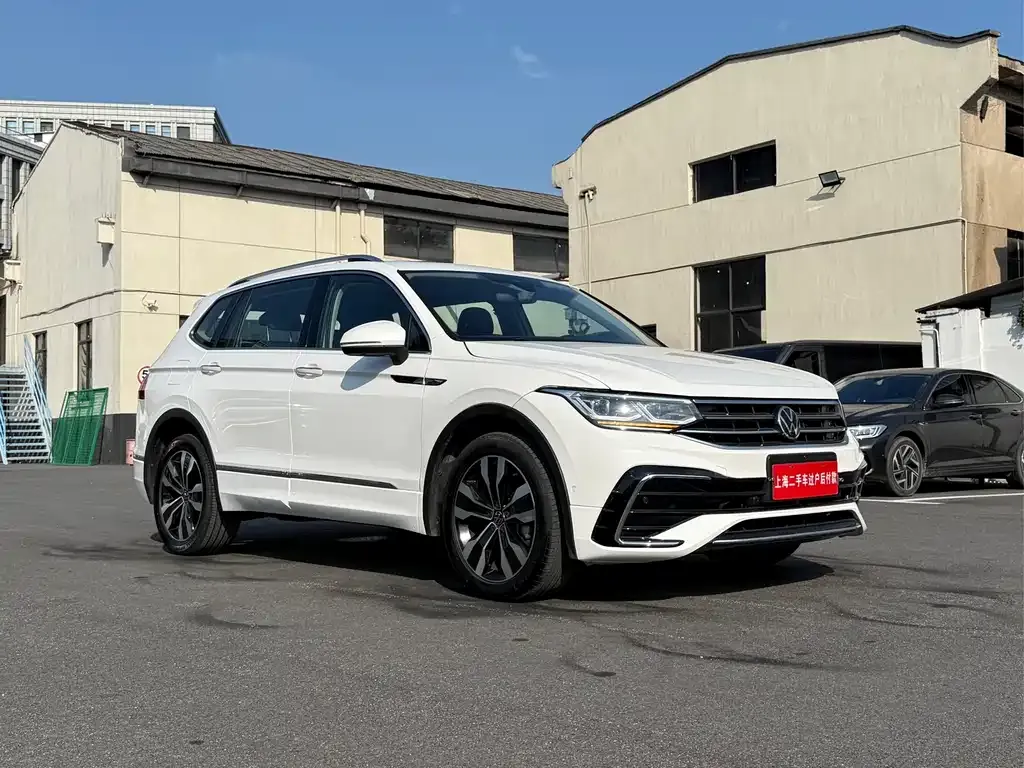 Volkswagen Tiguan L — фото 6