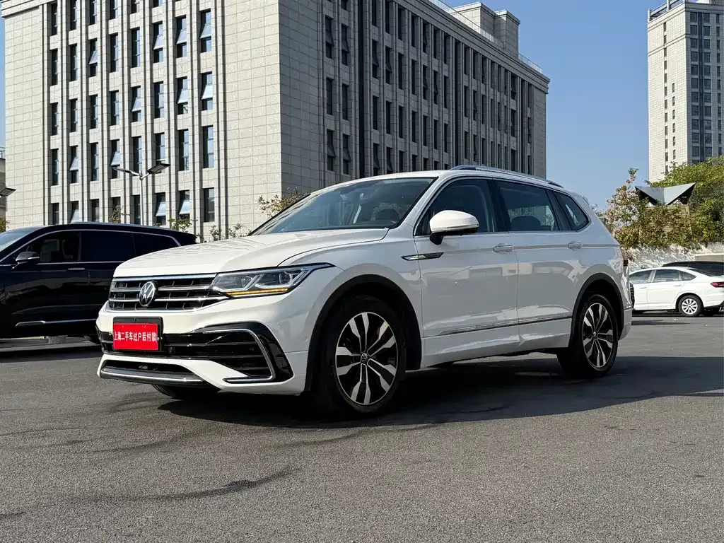 Volkswagen Tiguan L — фото 9