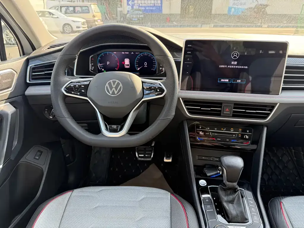 Volkswagen Tiguan L — фото 10