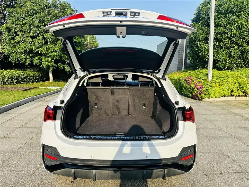 Audi Q3 Sportback 2023 из CN, фото 7