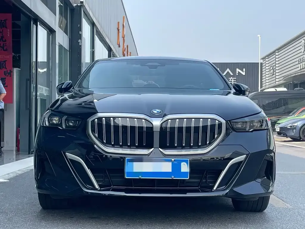 BMW 5 Series 2024 из CN, фото 1