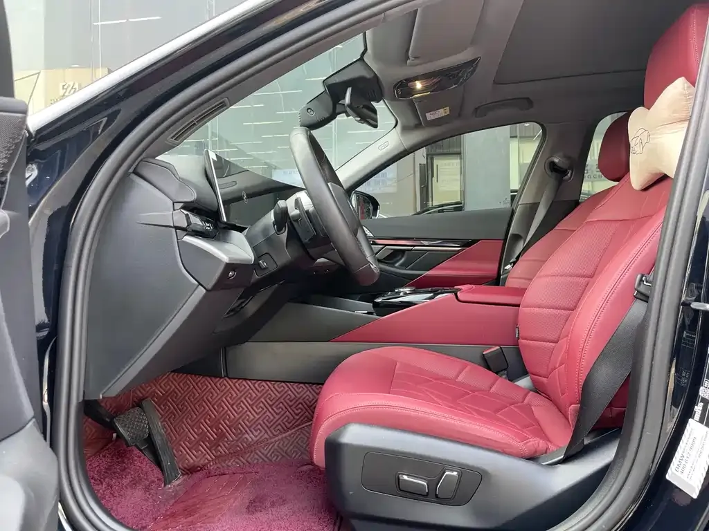 BMW 5 Series 2024 из CN, фото 8