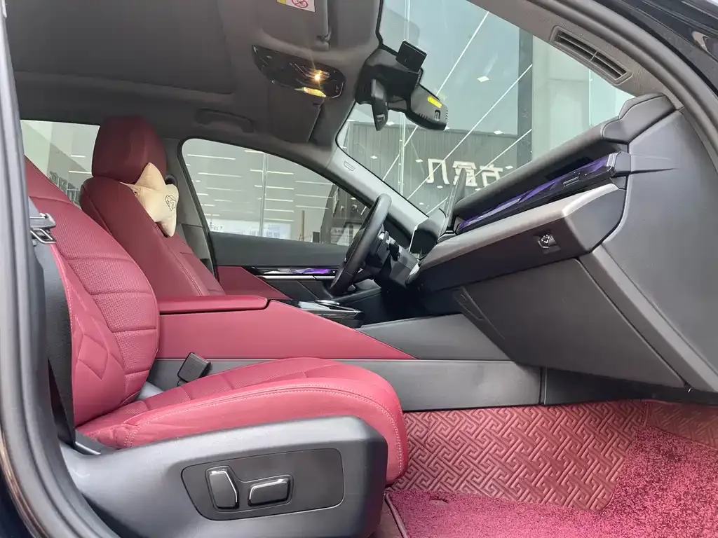 BMW 5 Series 2024 из CN, фото 6