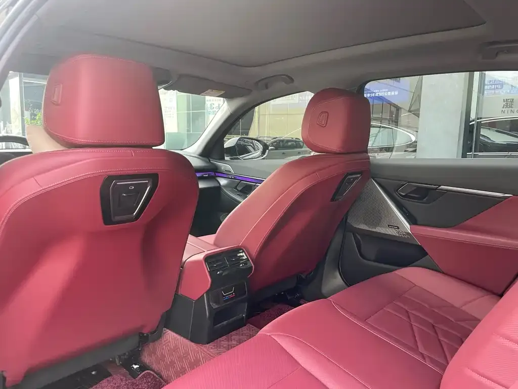 BMW 5 Series 2024 из CN, фото 2
