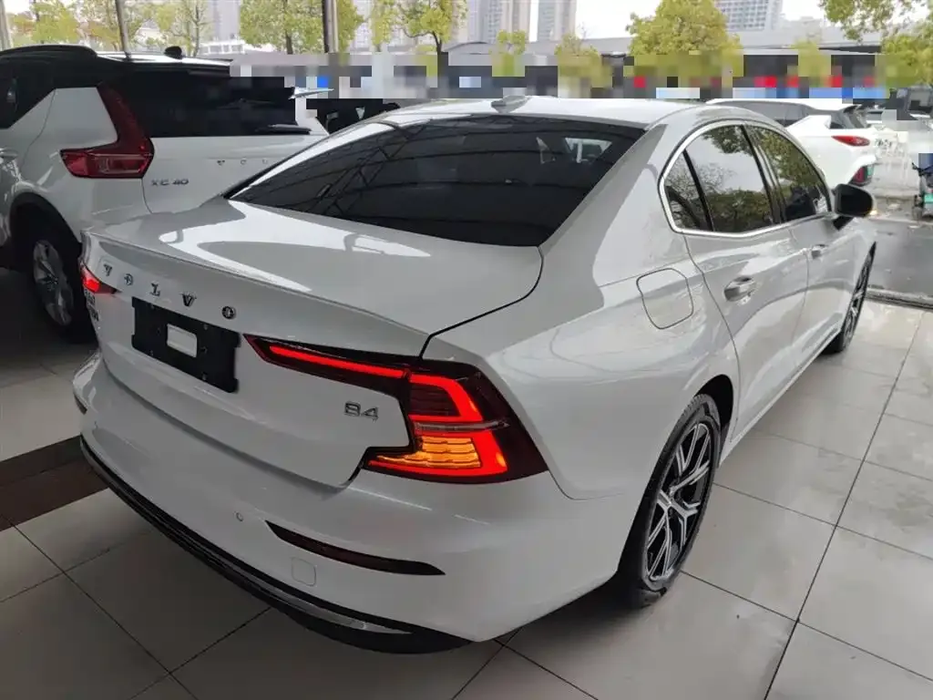 Volvo S60 — фото 10