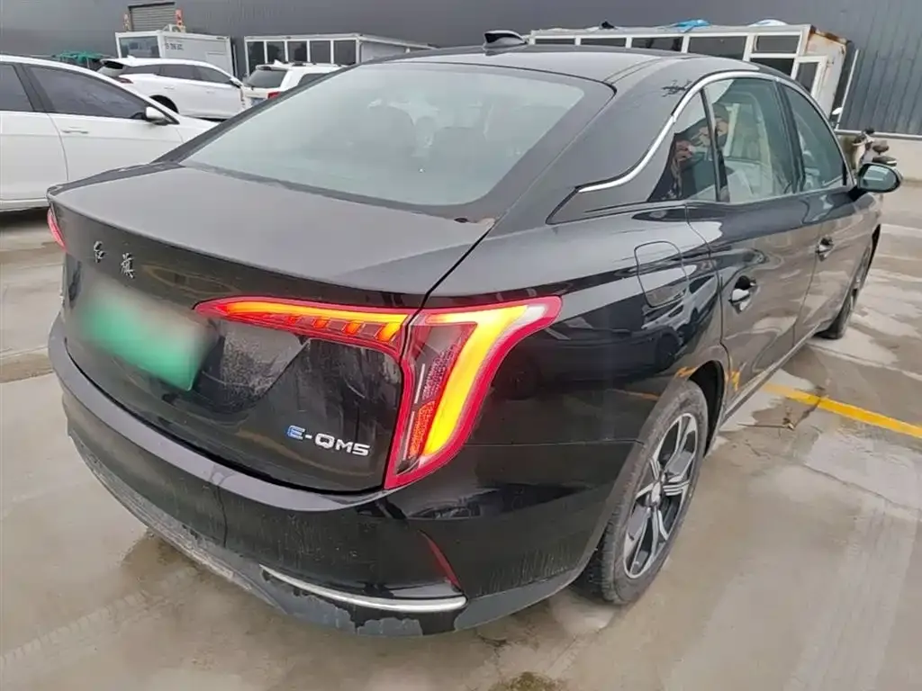 Hongqi E-QM5 — фото 3
