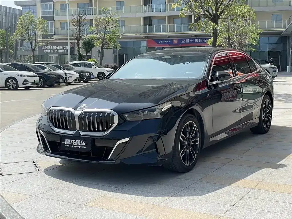 BMW 5 Series — фото 1