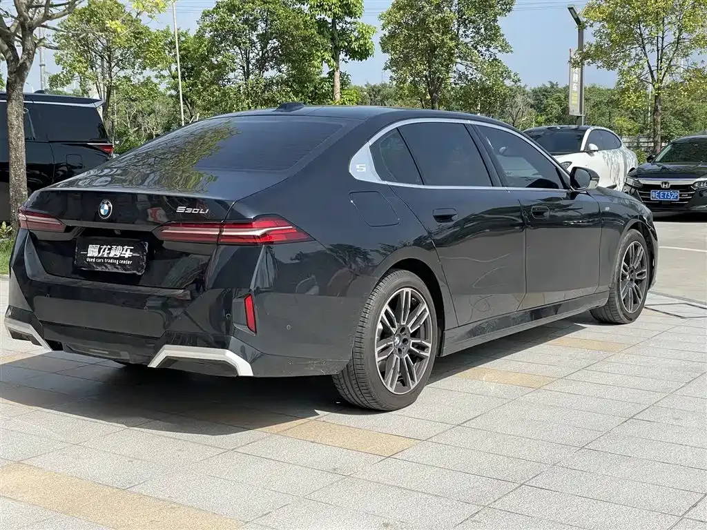 BMW 5 Series — фото 4