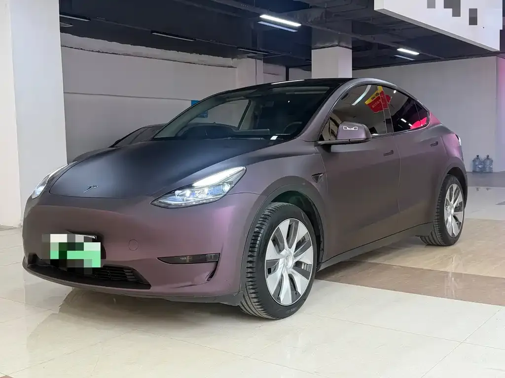 Tesla Model Y — фото 1