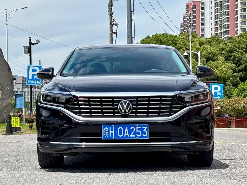 Volkswagen Passat — фото 1