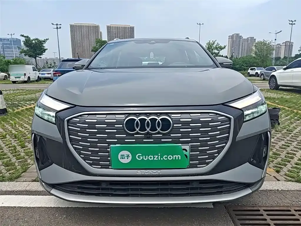 Audi Q4 e-tron — фото 4