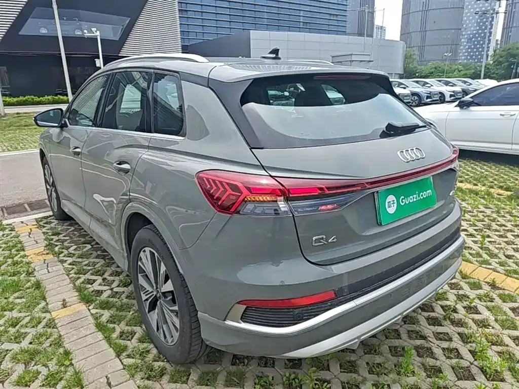 Audi Q4 e-tron — фото 10