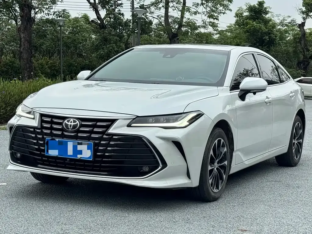 Toyota Avalon — фото 1