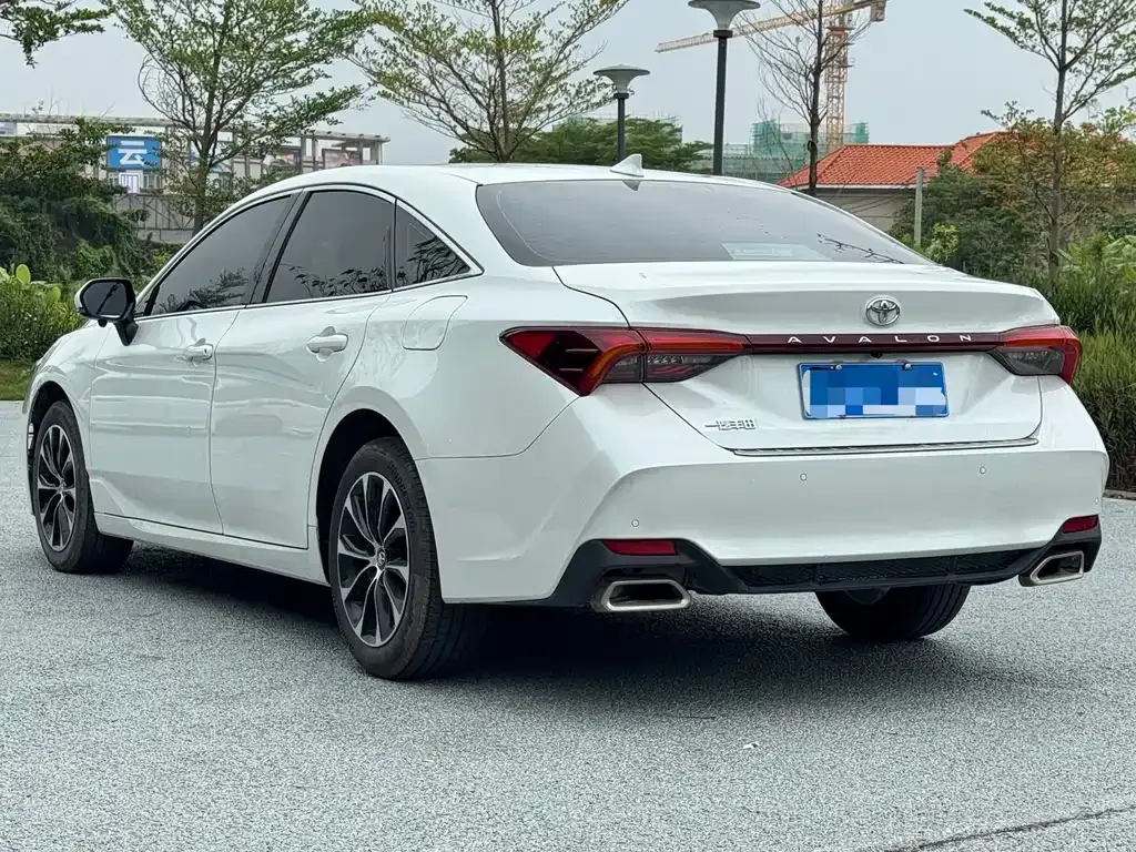 Toyota Avalon — фото 10