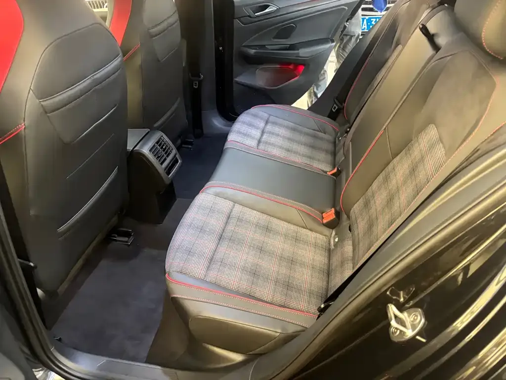 Volkswagen Golf GTI — фото 3