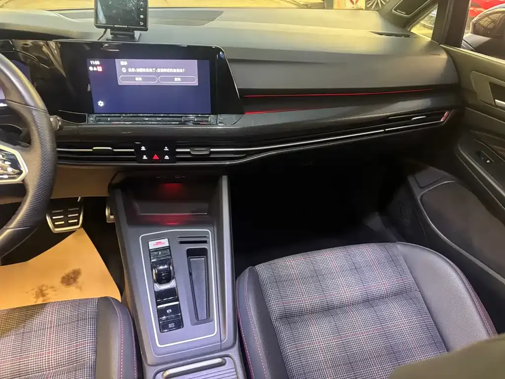 Volkswagen Golf GTI — фото 10