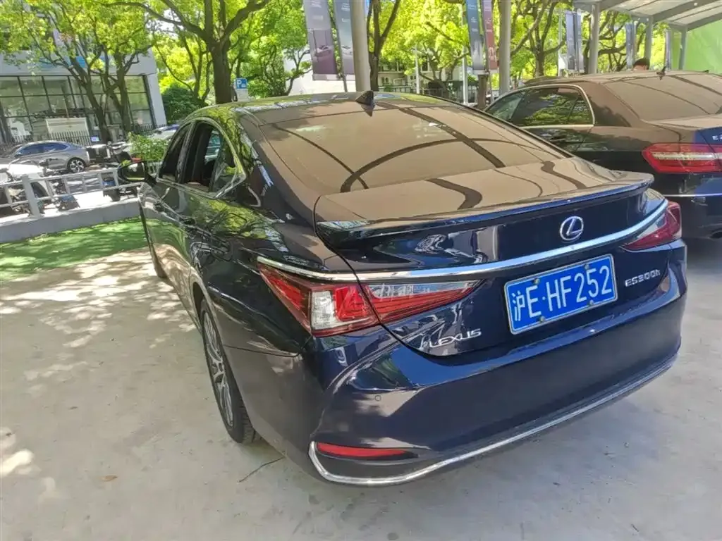 Lexus ES — фото 10