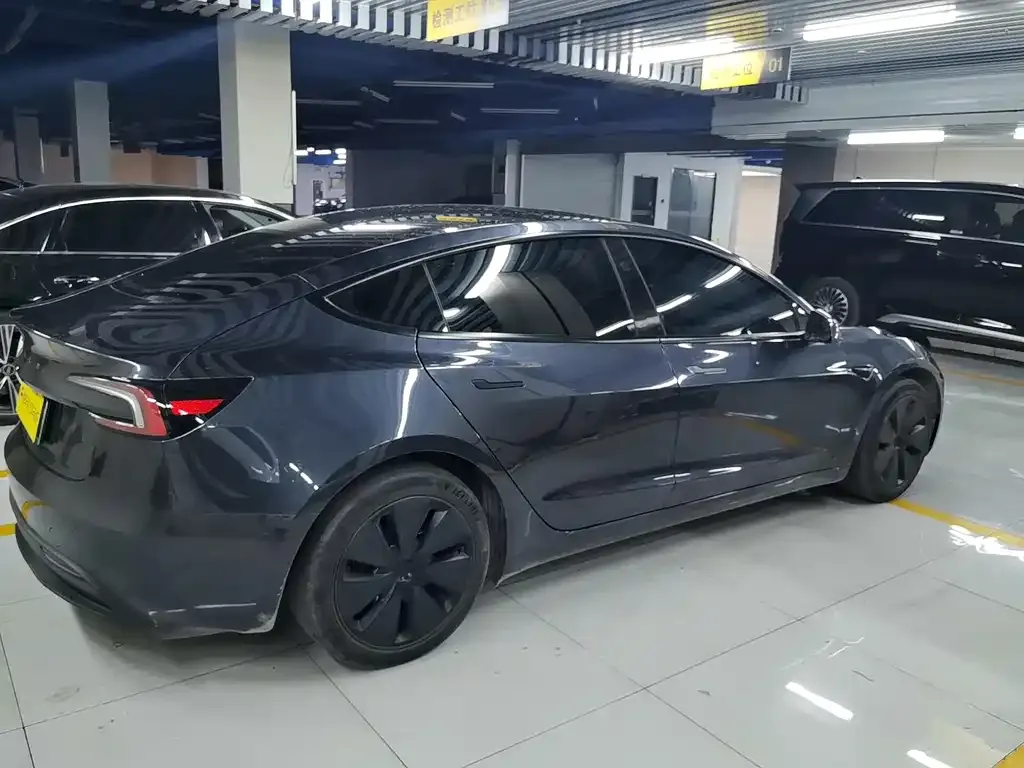 Tesla Model 3 — фото 7