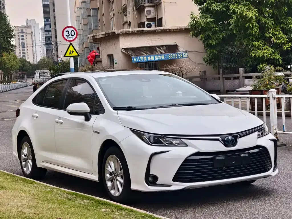 Toyota Corolla — фото 7