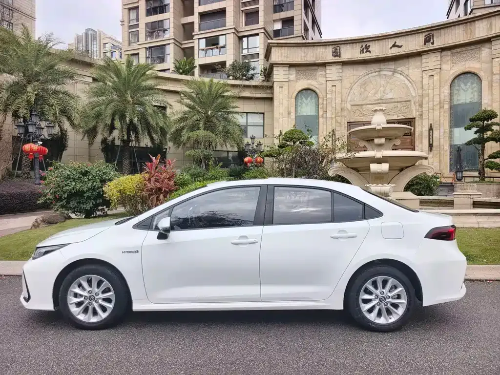 Toyota Corolla — фото 6