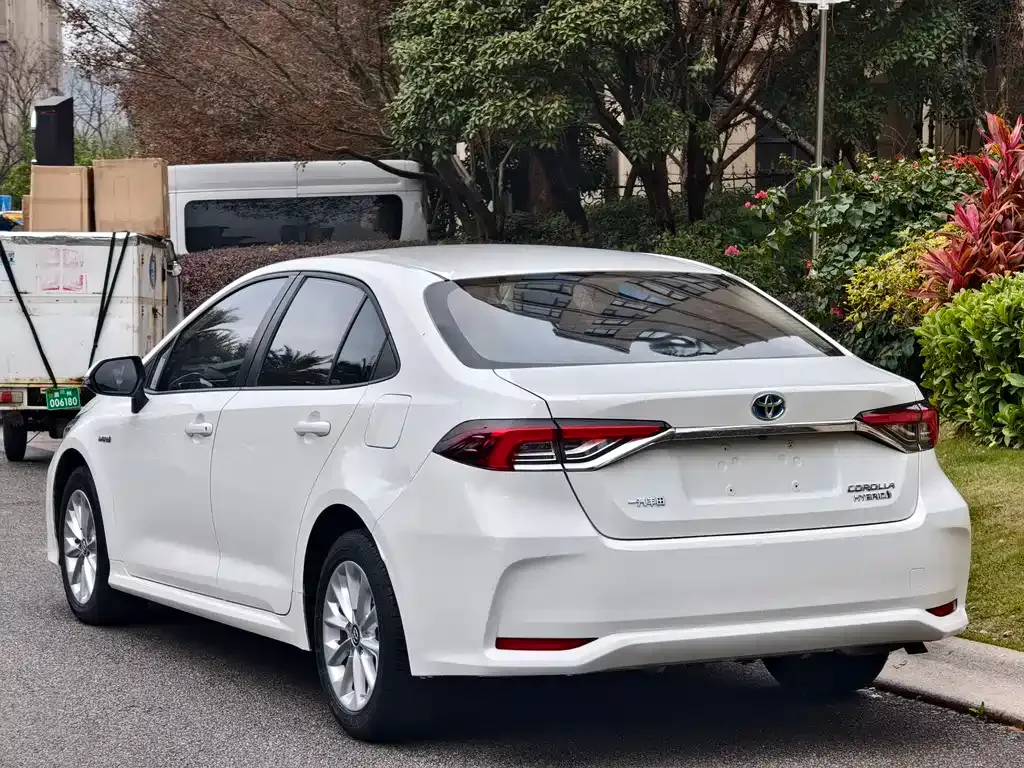 Toyota Corolla — фото 4