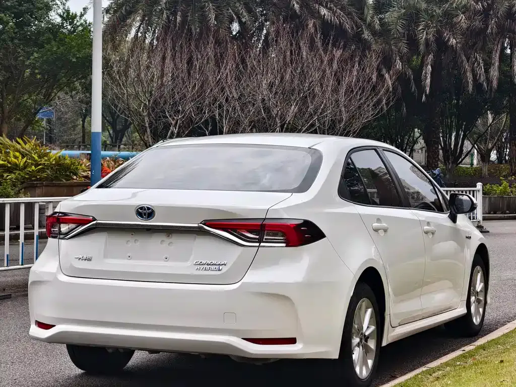 Toyota Corolla — фото 10