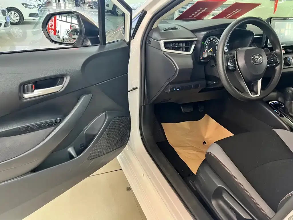 Toyota Corolla — фото 9