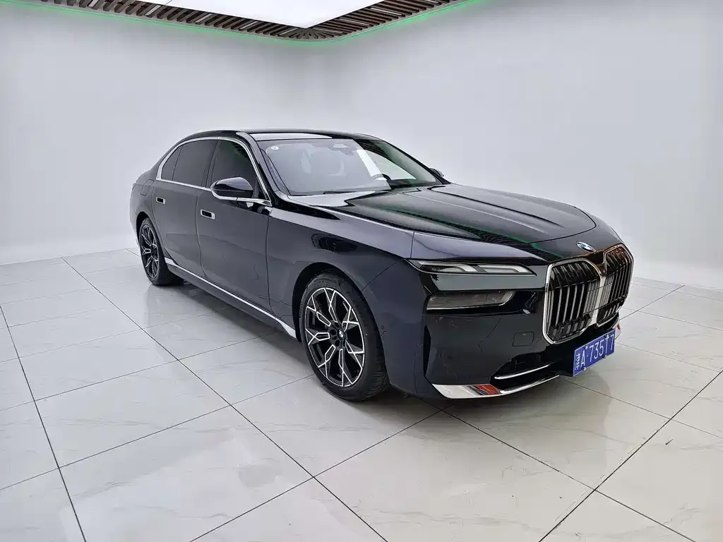 BMW 7 Series 2023 из CN, фото 3